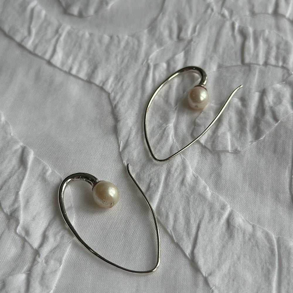 Victoria Pearl Hook Earrings Silver – Rachel Elizabeth Interiors